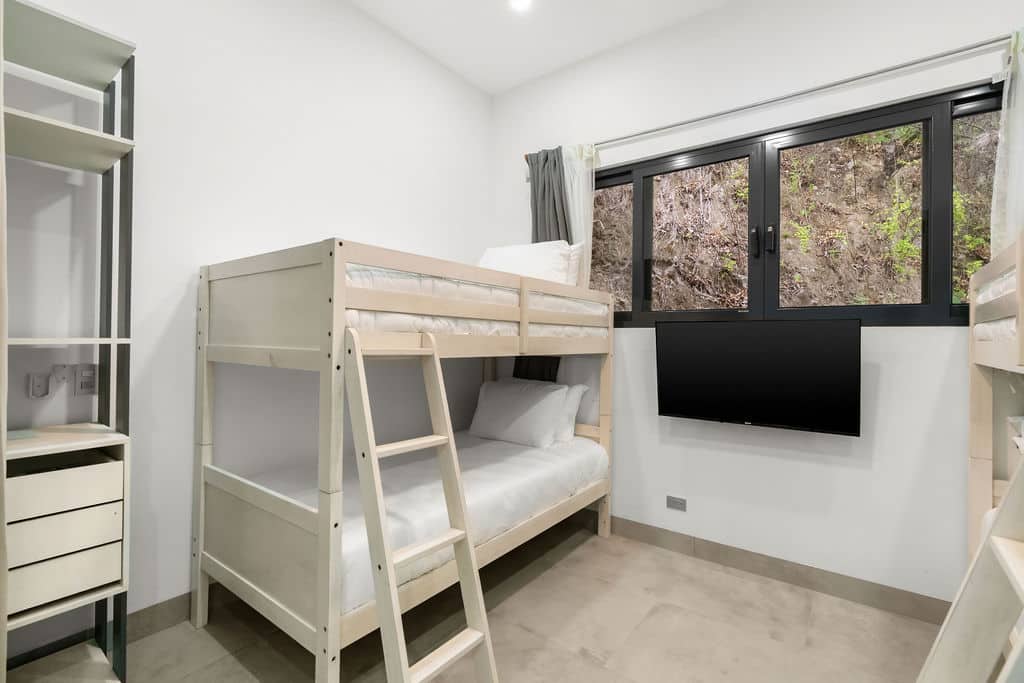 Bedroom 5 Bunk Beds and 43-inch Smart TV